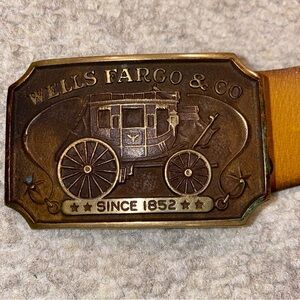Vintage Wells Fargo & Co. Belt & Belt Buckle Light Brown Size 28-32 (EN106)